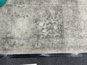 なかなか落ちない頑固な黒ずみ汚れの床