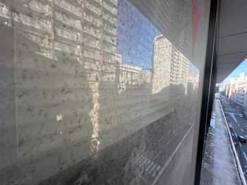 オフィス工場の高所ガラス清掃